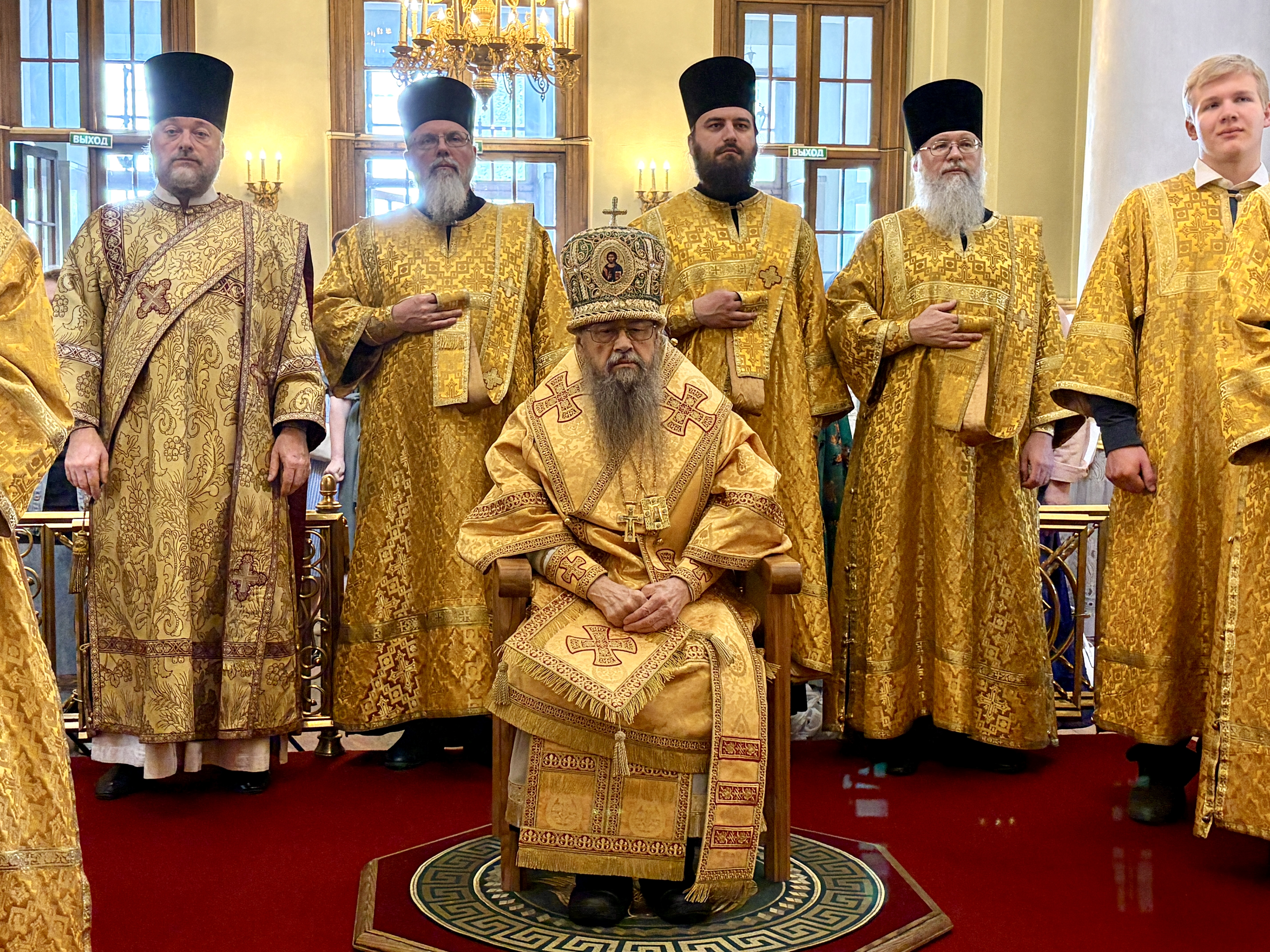 Божественная Литургия в Троицком соборе в Неделю всех святых