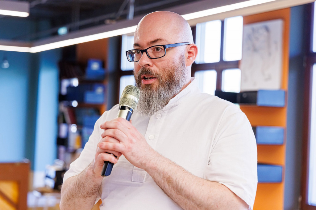 Волонтеры Патриаршего центра духовного развития детей и молодежи при Даниловом монастыре провели благотворительный пасхальный ужин