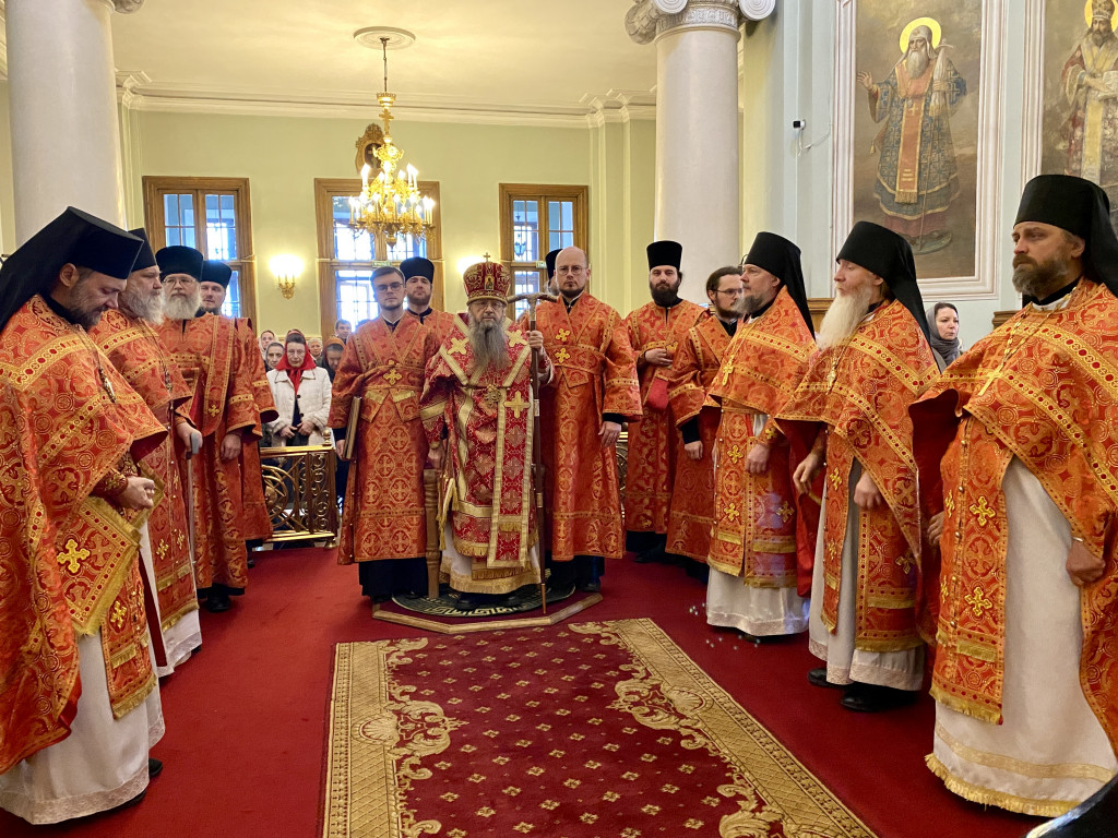 Божественная Литургия в Троицком соборе в Неделю 2-ю по Пасхе, апостола Фомы