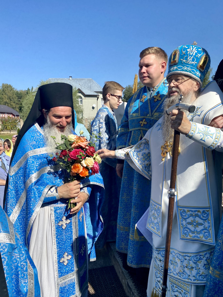 На подворье Данилова монастыря в честь иконы Божией Матери "Всецарица" встретили престольный праздник