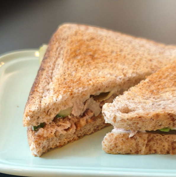 Сэндвич с тунцом