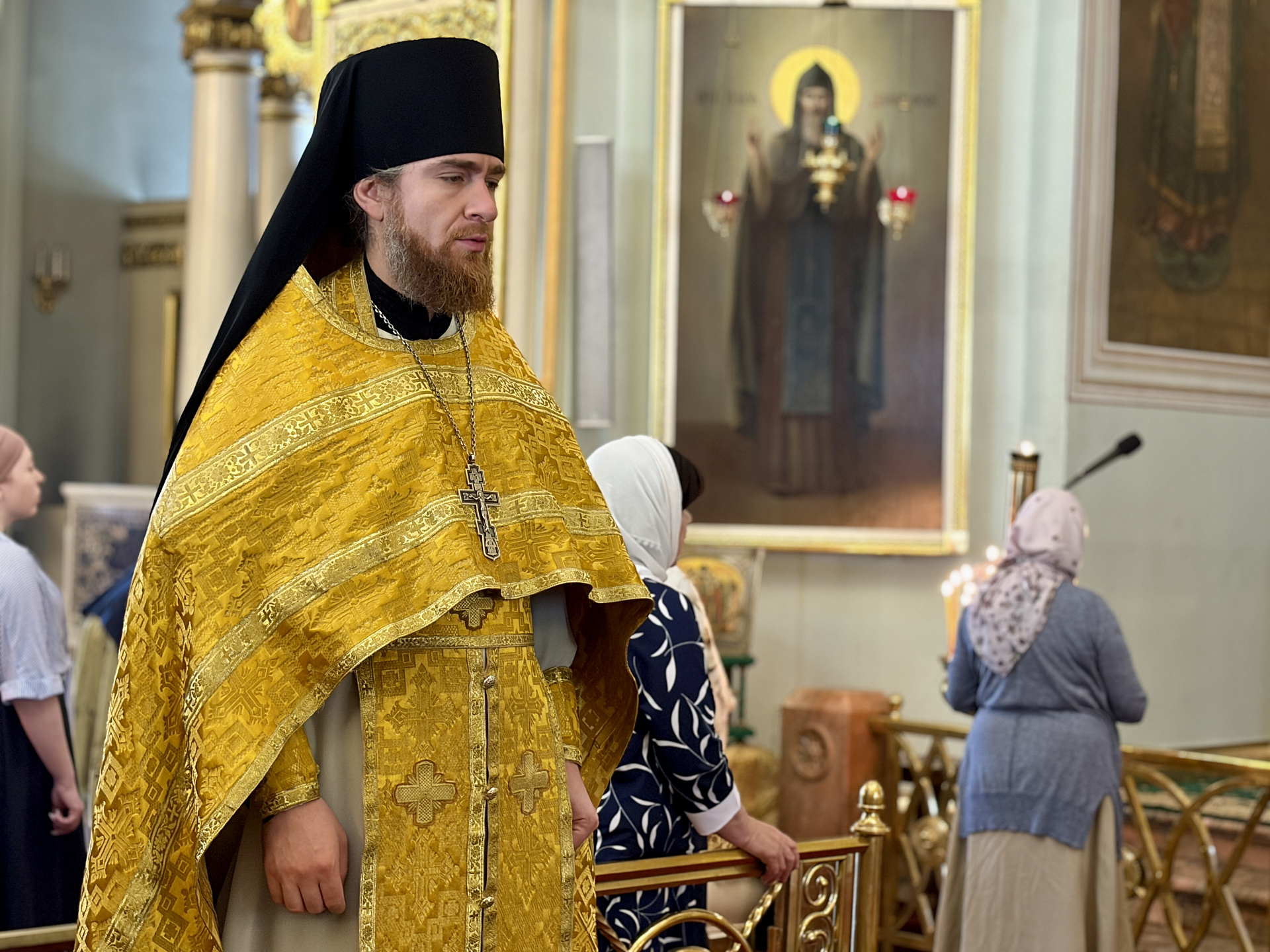 Божественная Литургия в Троицком соборе в Неделю всех святых