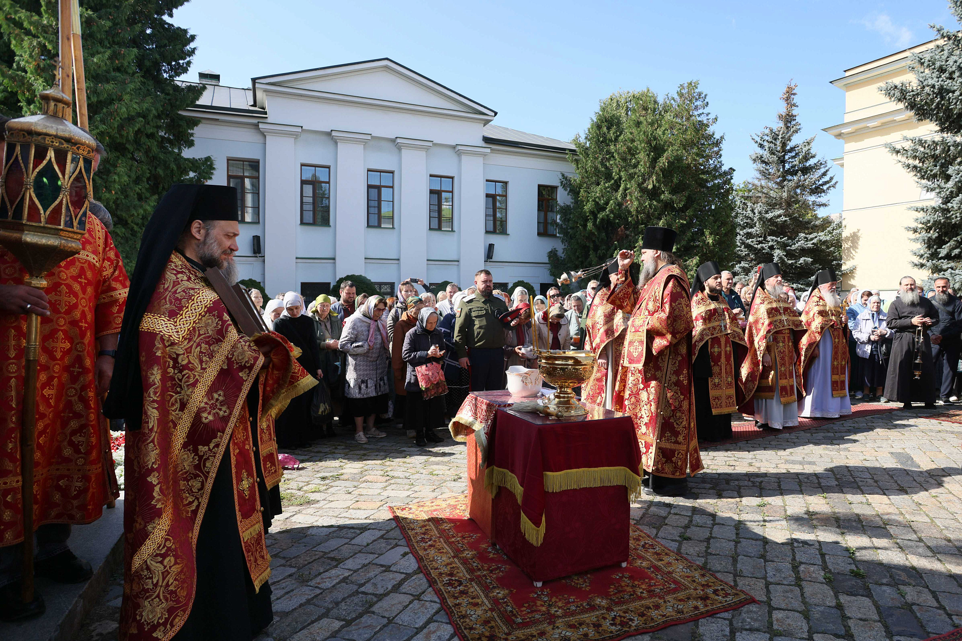 Праздник Изнесения Честных Древ Животворящего Креста Господня в Даниловой обители