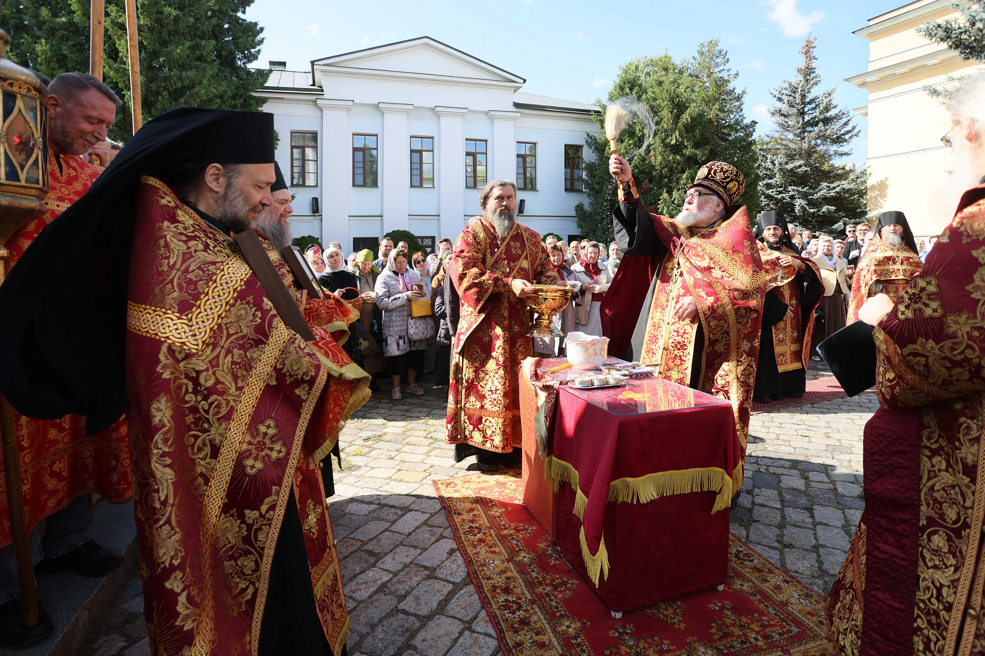 Праздник Изнесения Честных Древ Животворящего Креста Господня в Даниловой обители