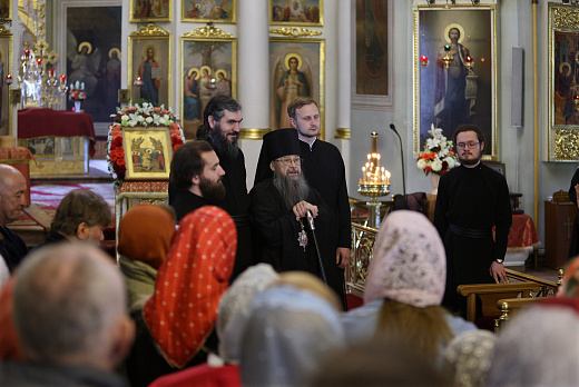 Сотрудники Данилова монастыря поздравили наместника обители с праздником Воскресения Христова