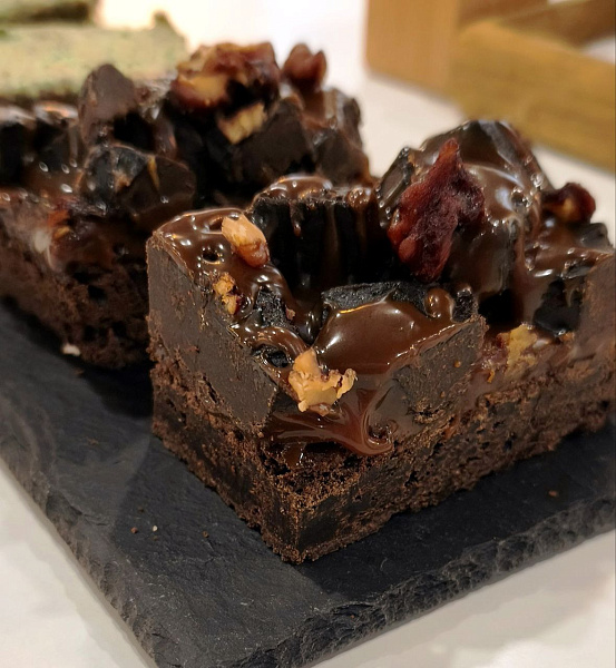 Пирожное брауни ронслайд