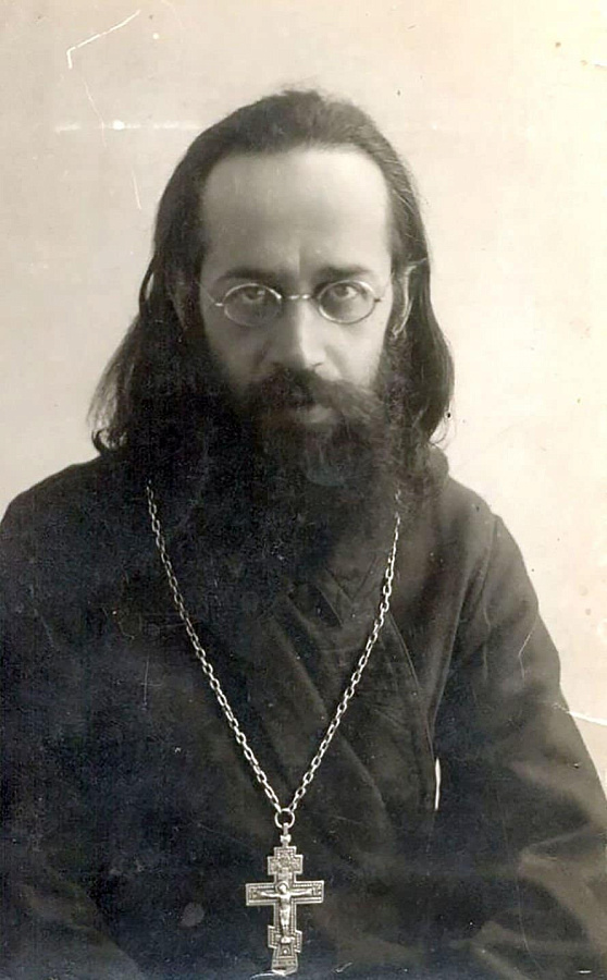 Священник Владимир Амбарцумов