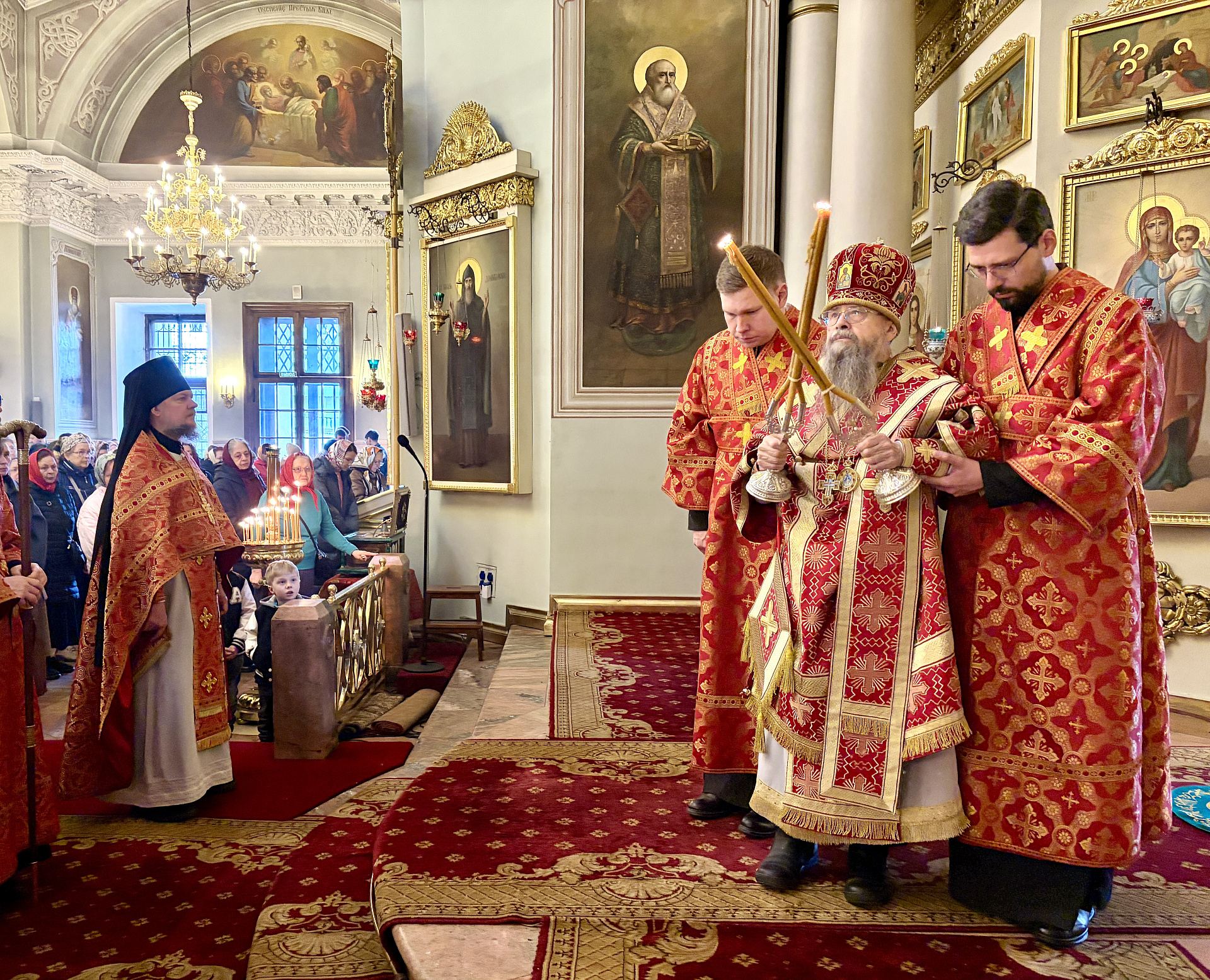В Неделю 2-ю по Пасхе, апостола Фомы, епископ Алексий совершил Литургию в Даниловом монастыре 