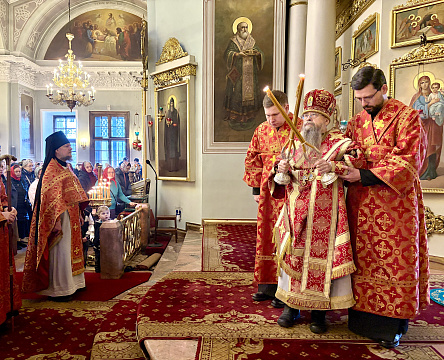 В Неделю 2-ю по Пасхе, апостола Фомы, епископ Алексий совершил Литургию в Даниловом монастыре 