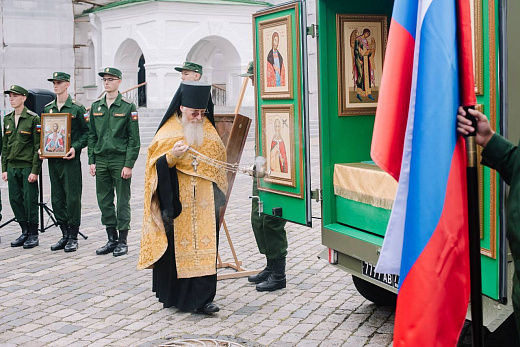 В Даниловом монастыре освятили передвижную часовню для военнослужащих