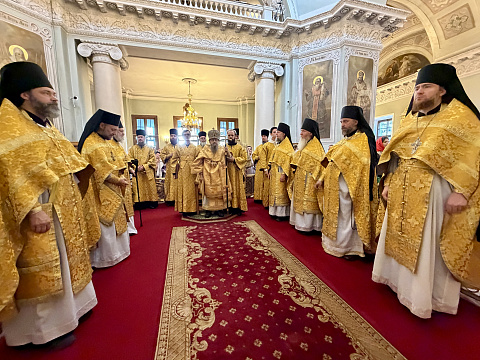Божественная Литургия в Даниловом монастыре в Неделю 11-ю по Пятидесятнице